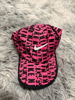 Kids Nike featherlight hat dri fit velcro adjustable